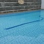 Berenang Di Kolam Renang